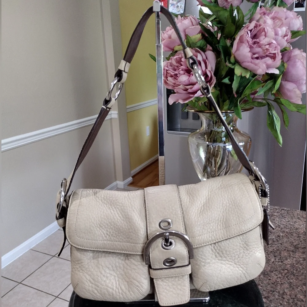 COACH Soho Biege/Cream Purse